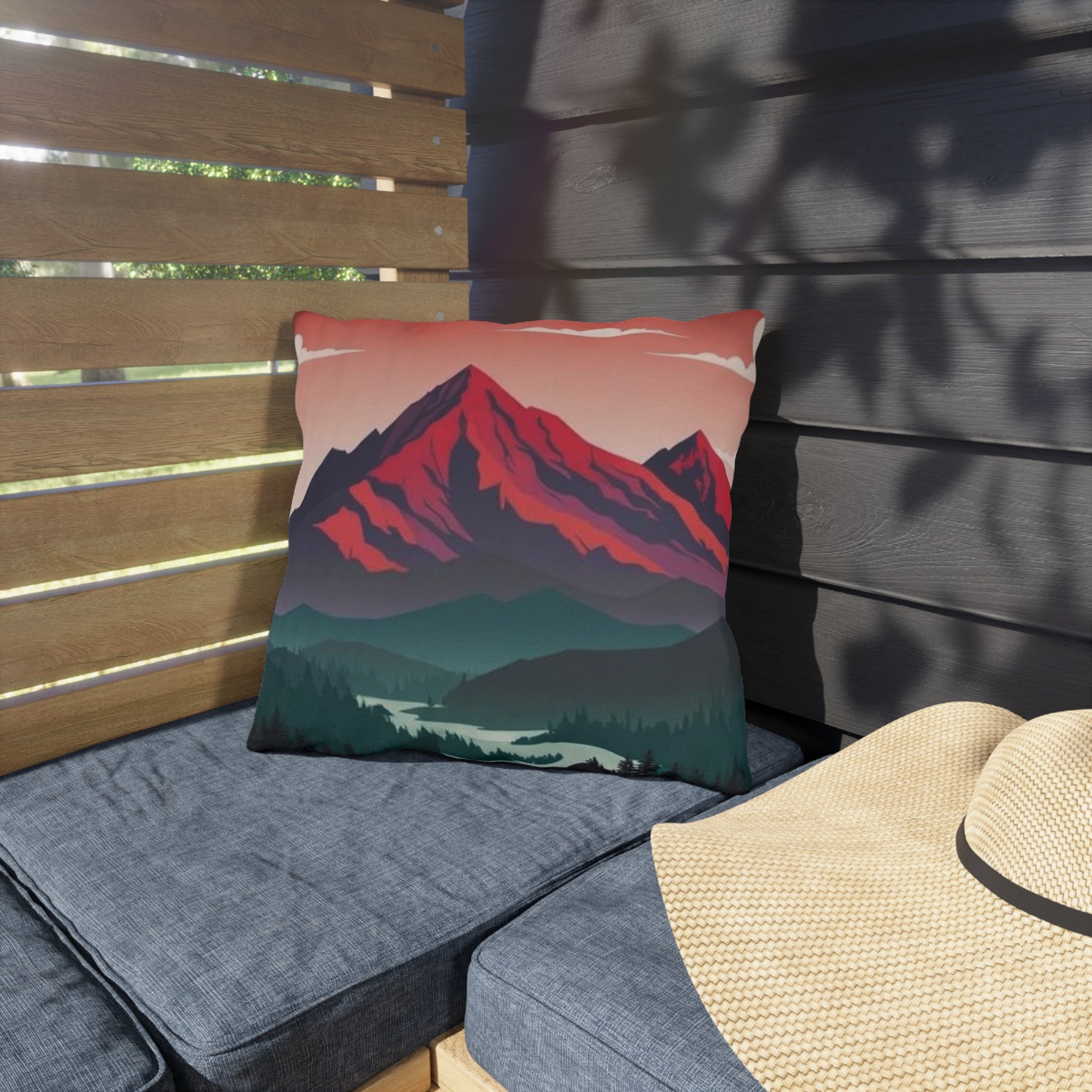 Mountain-Themed Outdoor Pillow — Cojín de Exterior con Temática de Montaña